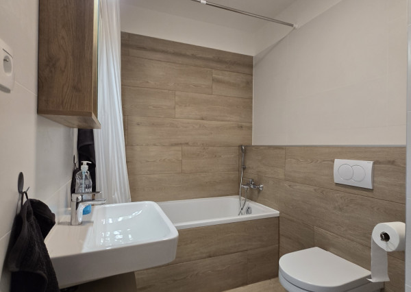 Na prenájom 2i byt v Rovinke s parkovacím státím