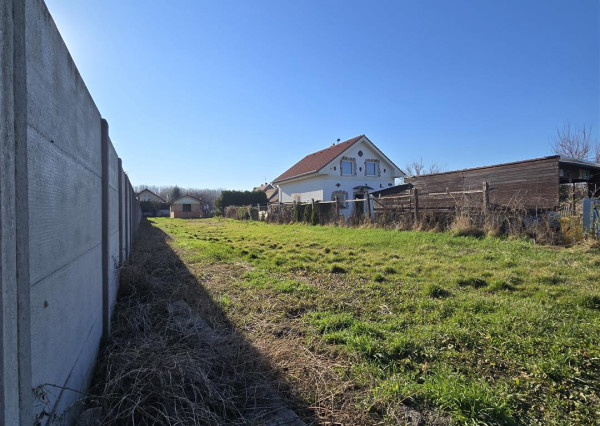 Na predaj pozemok 901 m2, Vojka na d Dunajom