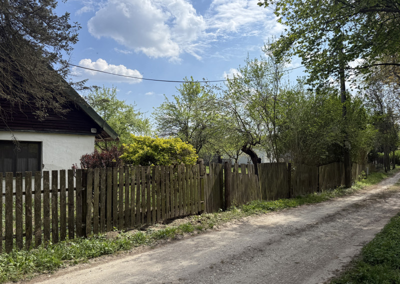 Rodinný dom s rozľahlým investičným pozemok (2 076 m²) pri Dunaji s potenciálom, Gabčíkovo- Dedinské ostrovy