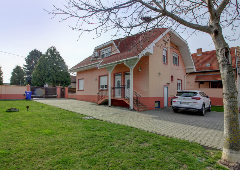 Na predaj: Viacgeneračný 7i rodinný dom na pozemku 2533 m² – Štvrtok na Ostrove