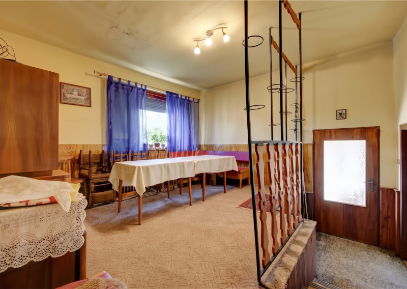 Na predaj rodinný dom na pozemku 904 m² (šírka 24 m) s kompletnými sieťami – Hrubý Šúr