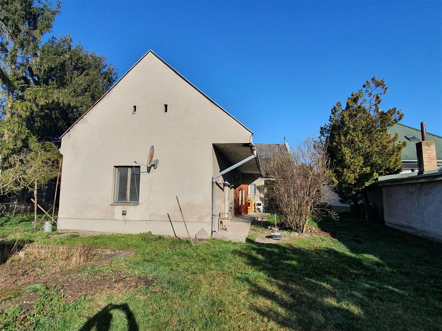 Na predaj: 4 izbový rodinný dom na pozemku o rozlohe 1543 m², obec Horný Bar