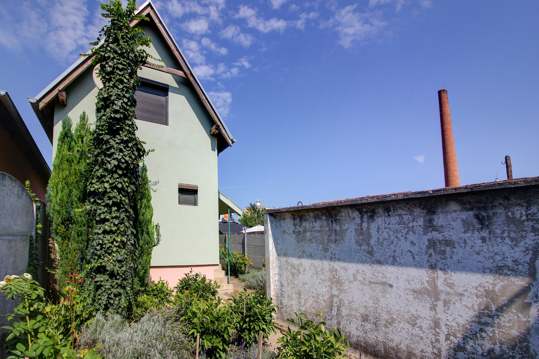 Na predaj záhradná chata na pozemku 531 m² v Šamoríne