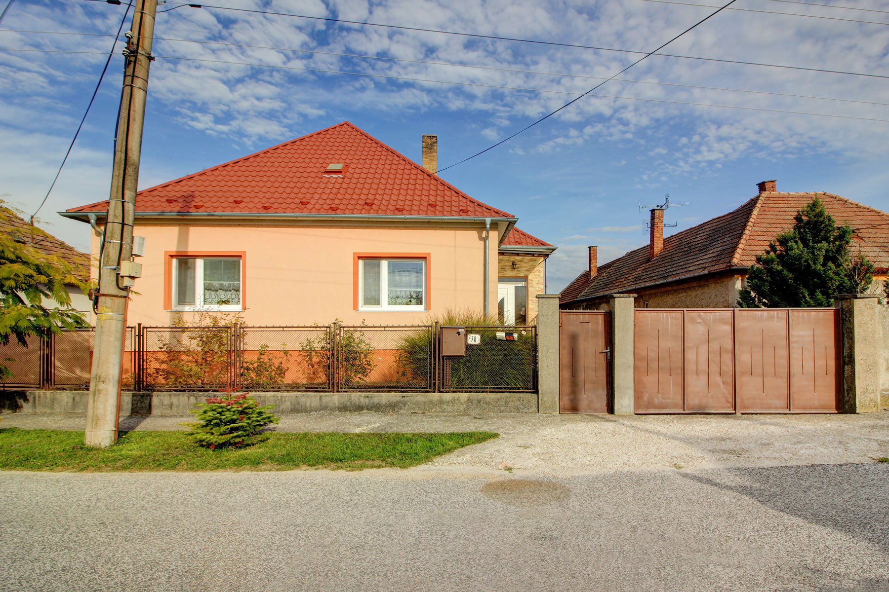 Na predaj: 4i RD, pozemok 1719 m², obec Vojka nad Dunajom