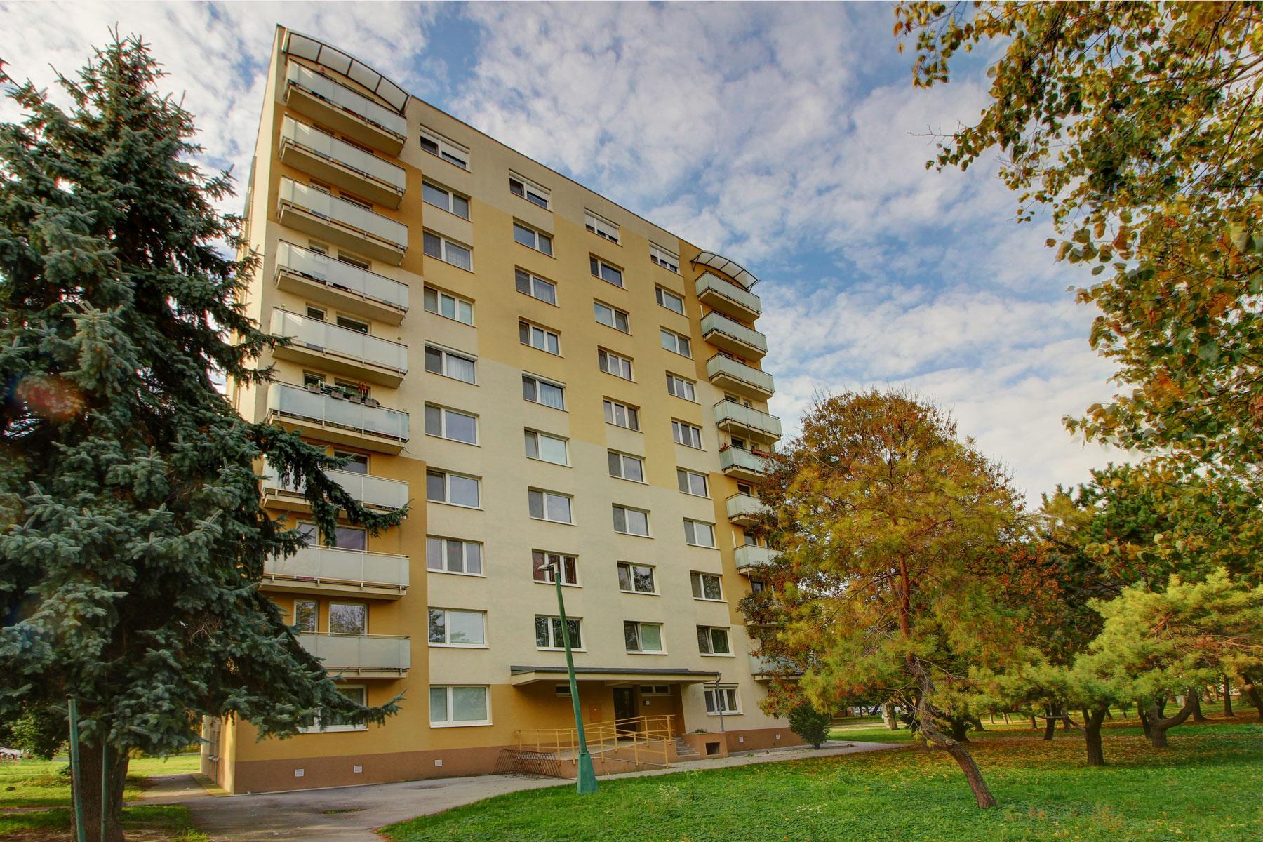 Na predaj: 3 izbový byt 70 m² s balkónom a loggiou  , Veterná,  Šamorín