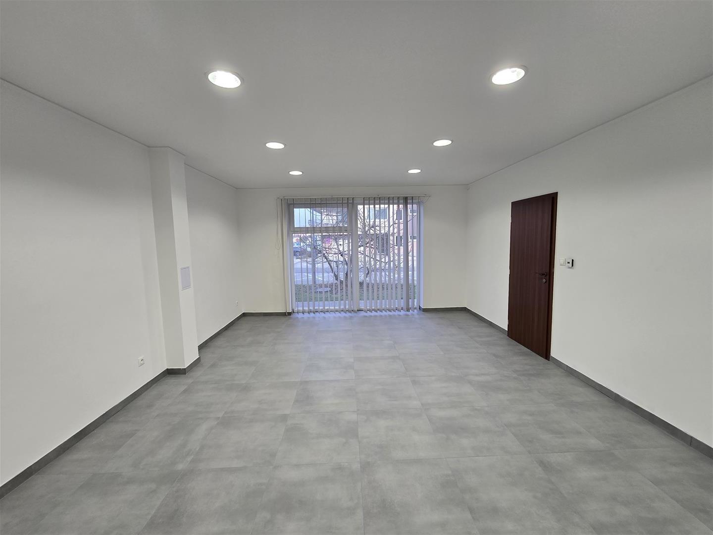 Prenájom nebytového priestoru/kancelárie 30m2 Rovinka