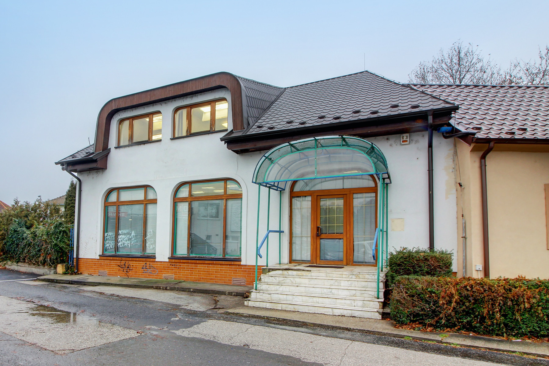 Na prenájom predajňa a kancelárske priestory v Šamoríne