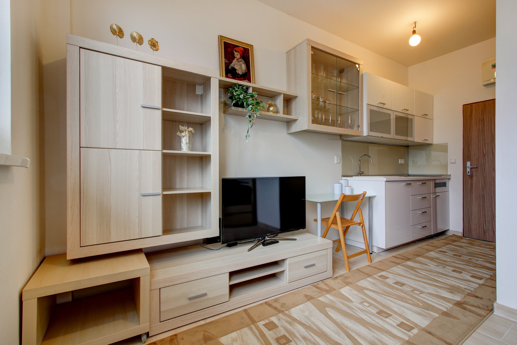 NOVINKA - garsónka, kompletne zariadená  - ROVINKA