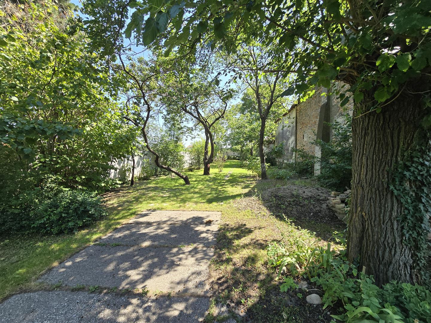 Na predaj stavebný pozemok v Miloslavove, 431 m2