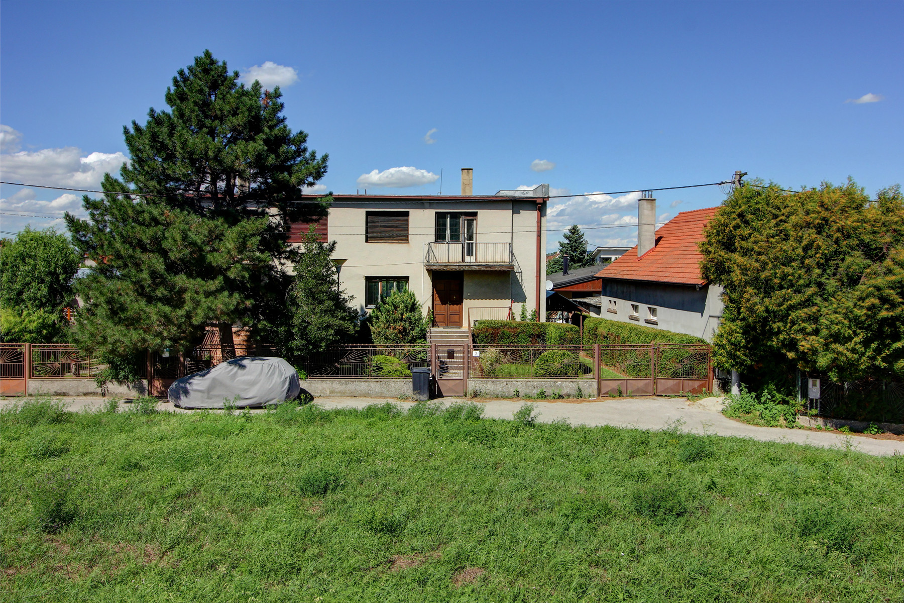 Na predaj: 4 izbový rodinný dom na pozemku 481 m², obec Dobrohošť