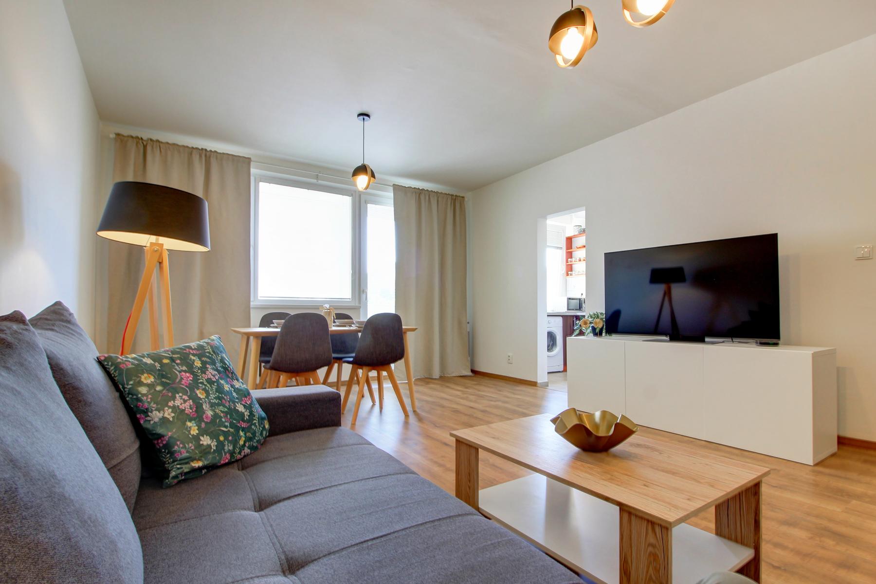 Na predaj dvojgarsónka De Luxe so zasklenou loggiou  – Pečnianska ulica, Petržalka