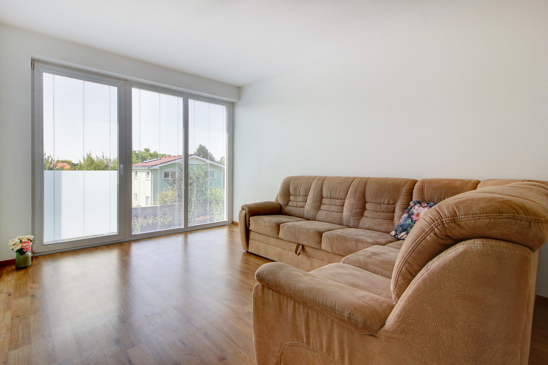 Rezervované- Moderný 2-izbový byt s balkónom, pivnicou a vlastným parkovaním v Green Village, Dunajská Lužná