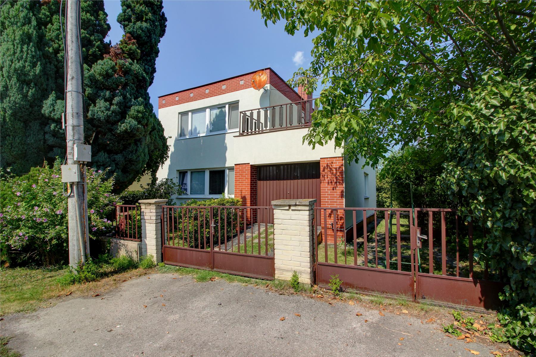 Na predaj: 3izbový rodinný dom s garážou , pozemok 757 m² - Kvetoslavov