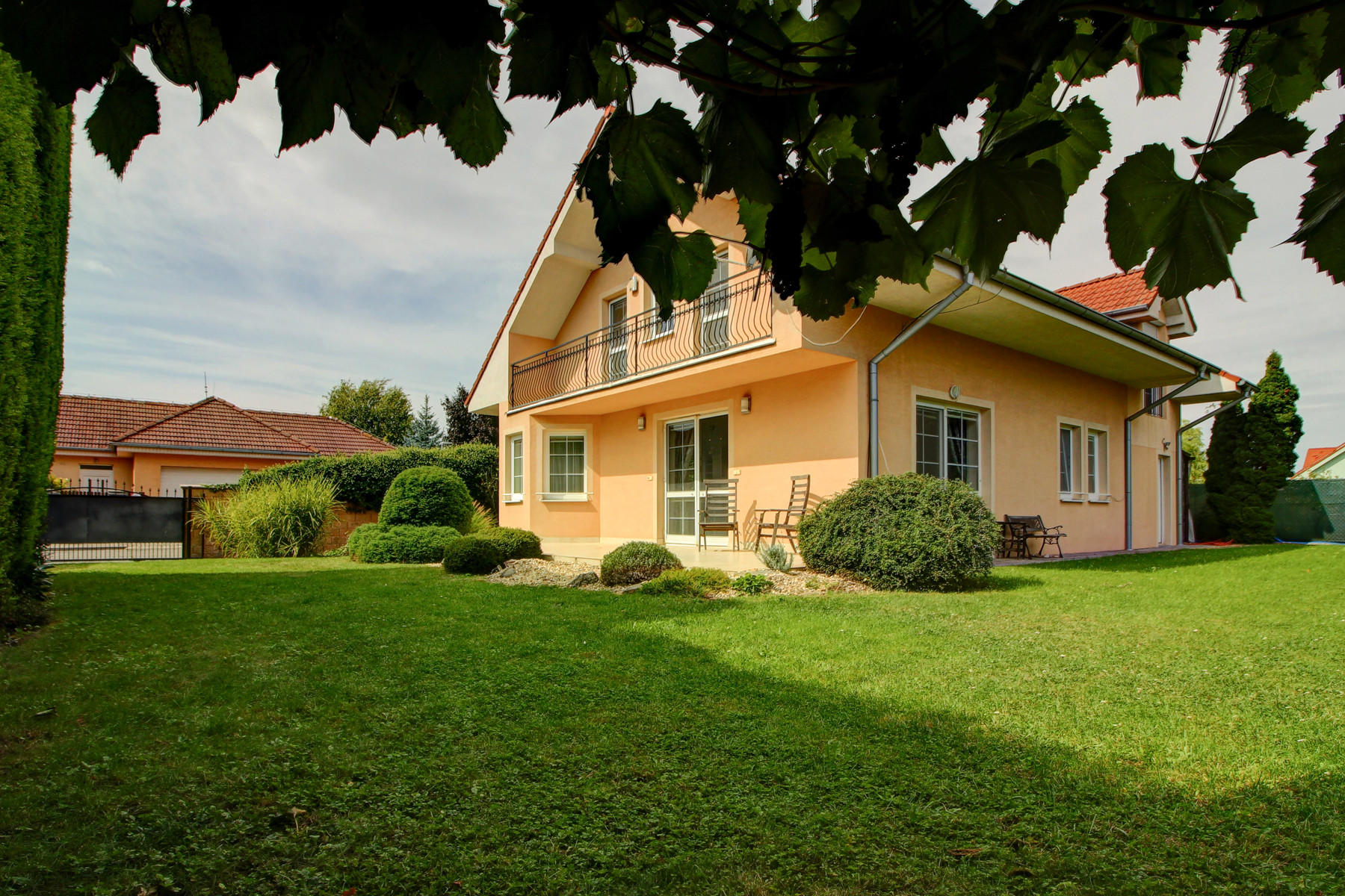 Na predaj - 5i RD s UP 214m², pozemok 625m² Hamuliakovo