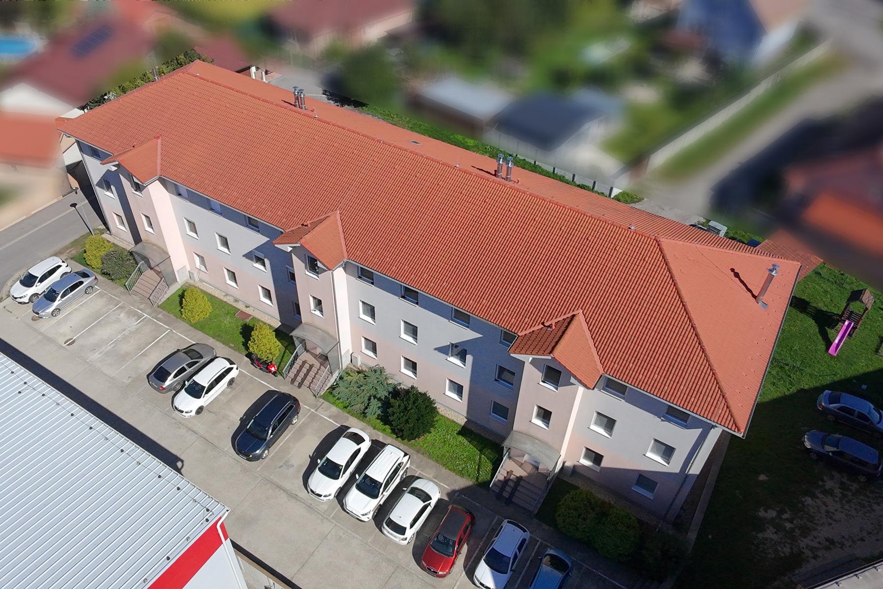 Na predaj: priestranný 3 izbový byt 65 m² , Rohovce, okres. Dun. Streda