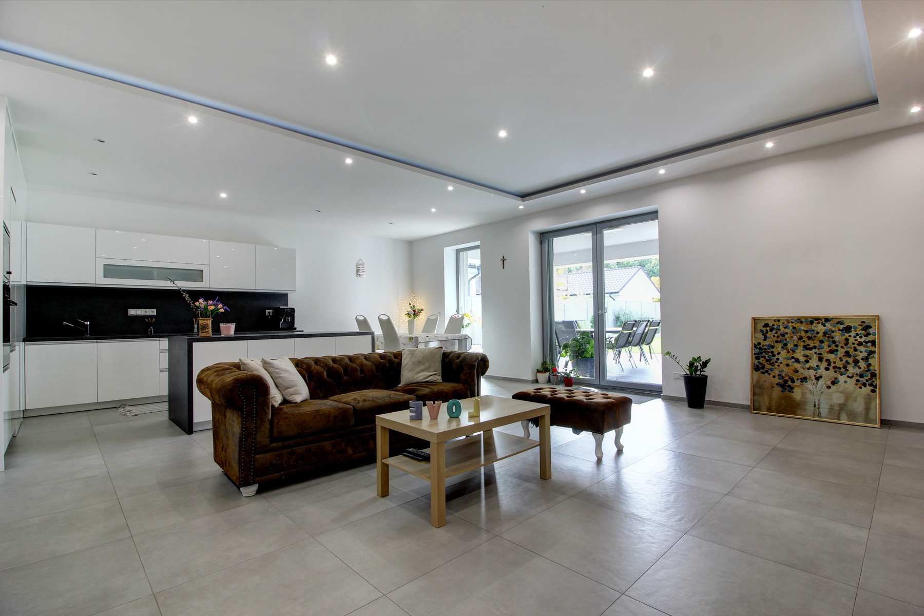 Na predaj 4- izbový rodinný dom s dvojgarážou a záhradným domom v Maslovciach