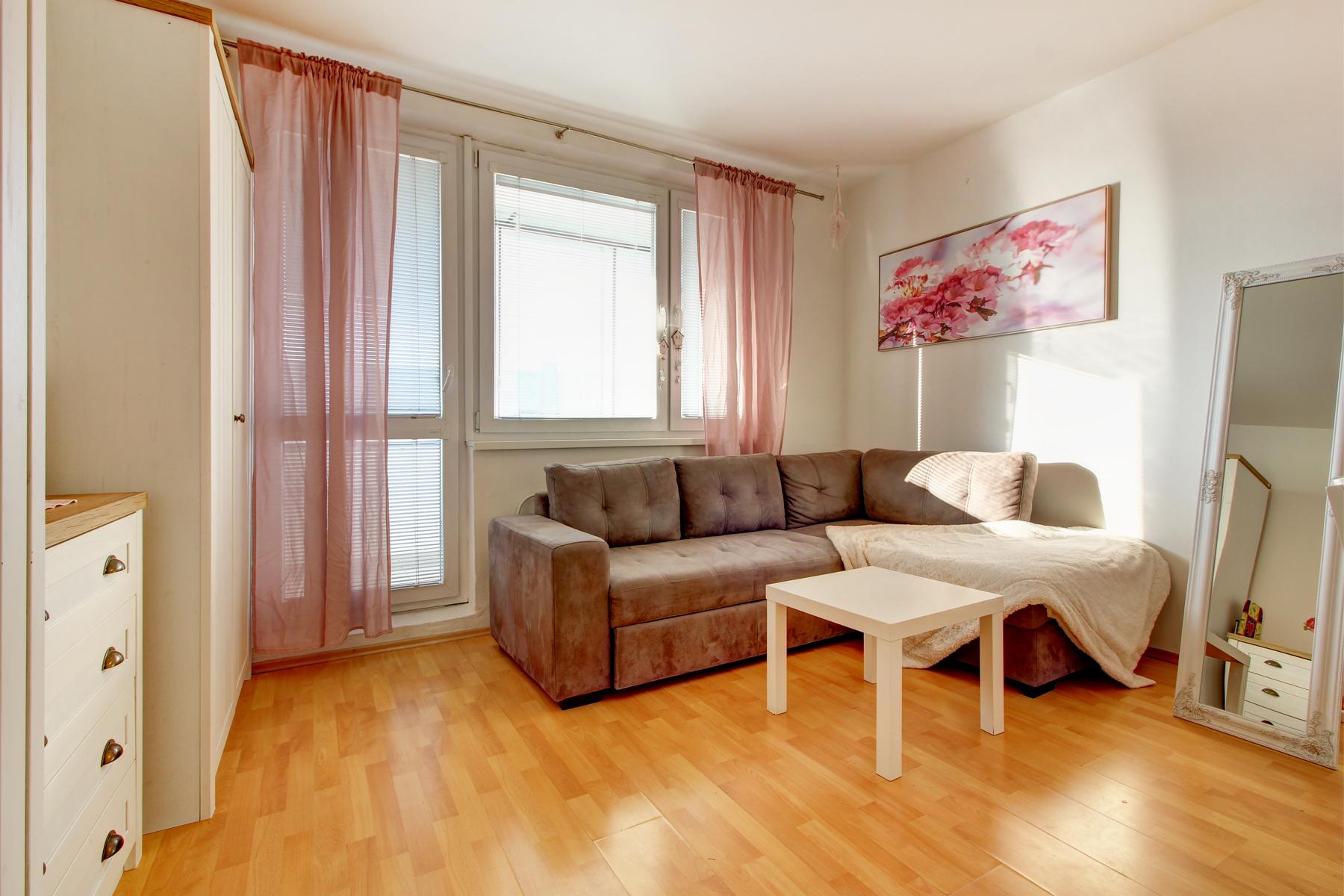 Na predaj útulná garsónka s loggiou – Bratislava, Petržalka, Topoľčianska ulica