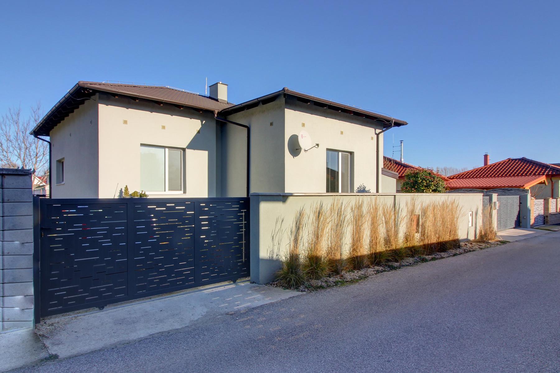 Na predaj dvojgeneračný 5-izbový rodinný dom v Šamoríne- Čilistov