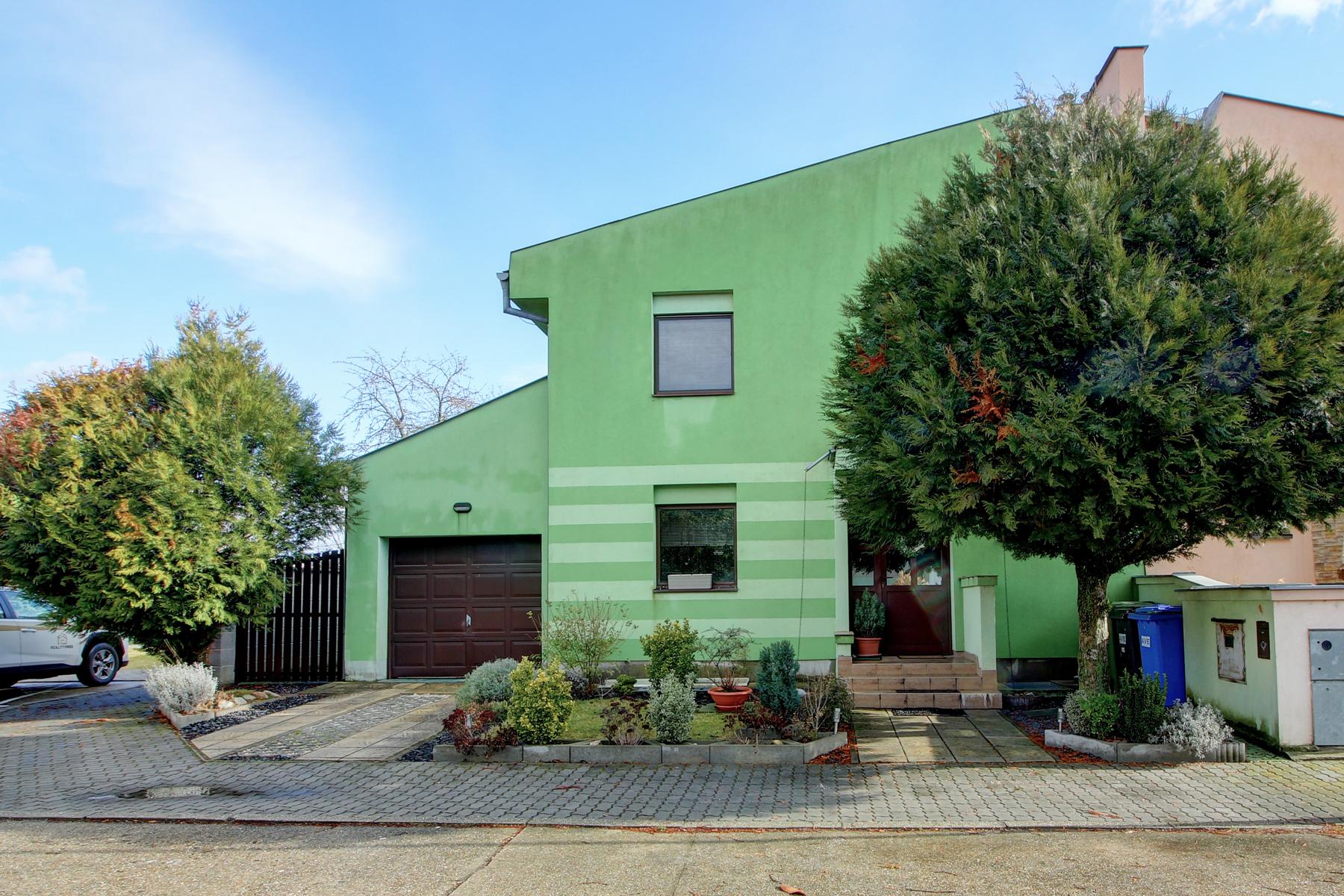 Na predaj: 4izbový rodinný dom s garážou – Šamorín-Mliečno