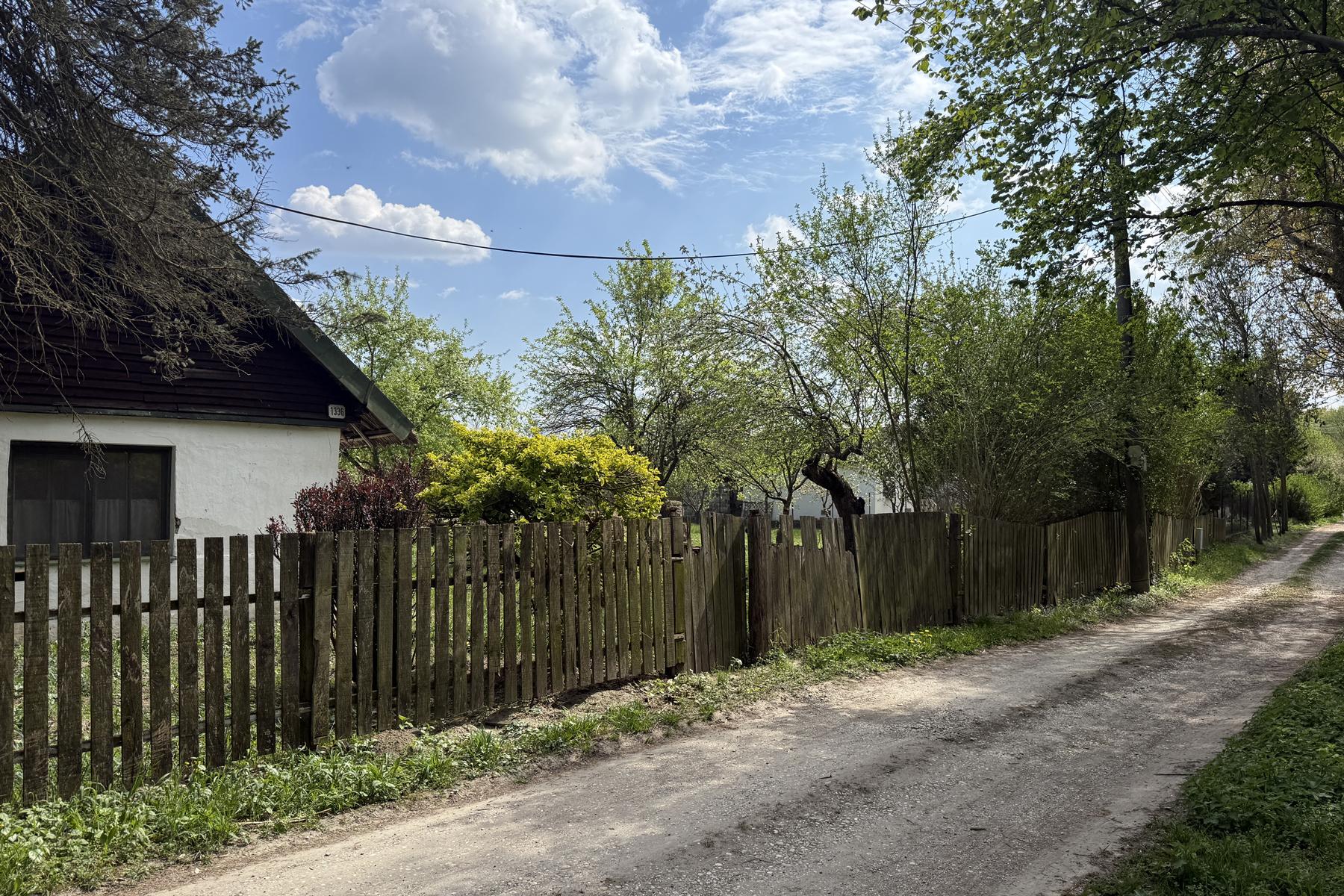 Rodinný dom s rozľahlým investičným pozemok (2 076 m²) pri Dunaji s potenciálom, Gabčíkovo- Dedinské ostrovy
