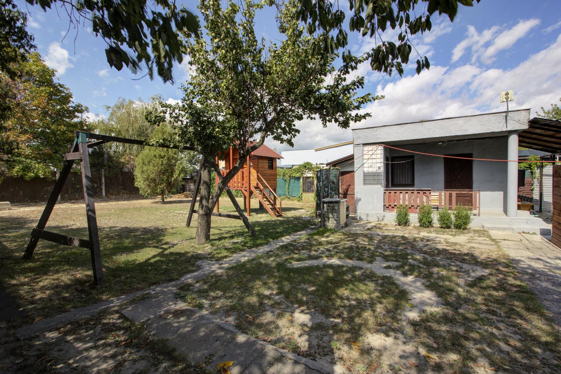 NA PREDAJ STRATEGICKÝ POZEMOK (550 m²) SO SIEŤAMI PRE POLYFUNKCIU A PODNIKANIE | BA II - PODUNAJSKÉ BISKUPICE