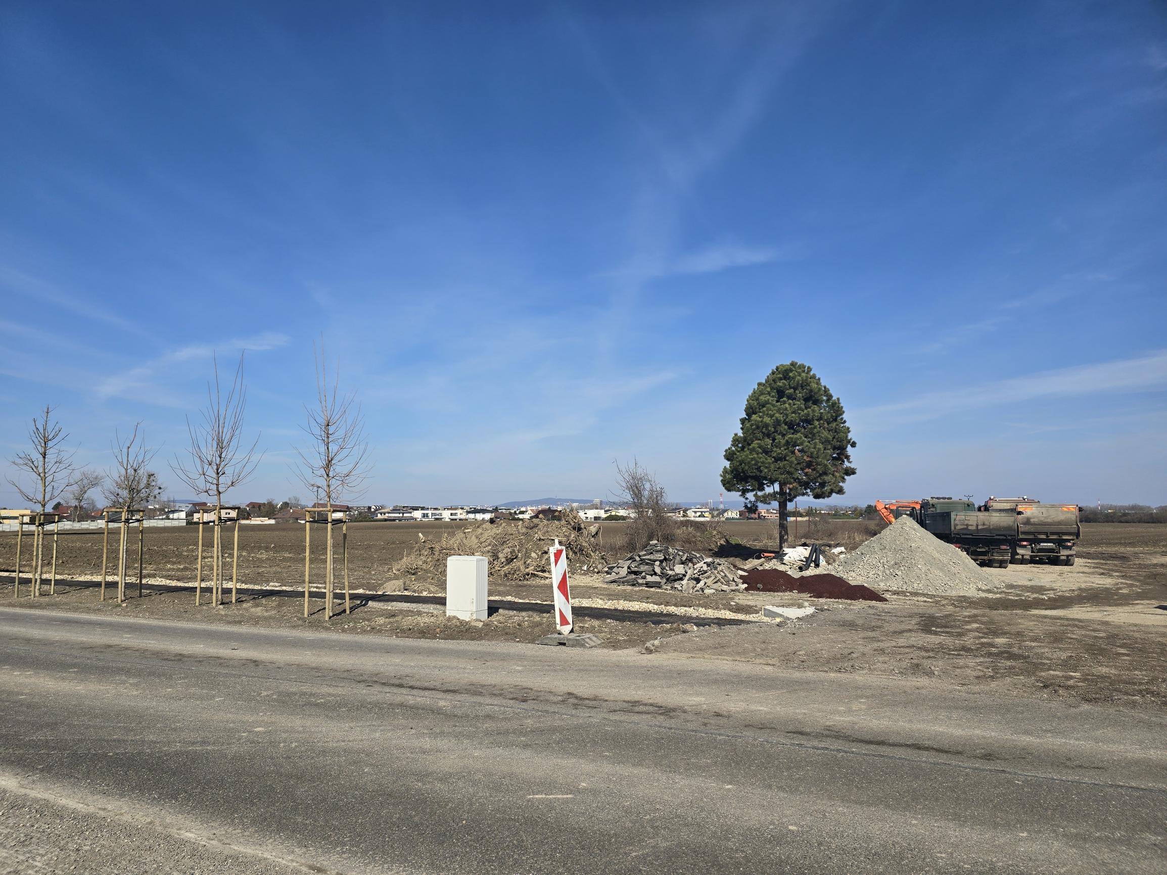 Na predaj: pozemok 4744 m2 , Bratislava - Jarovce