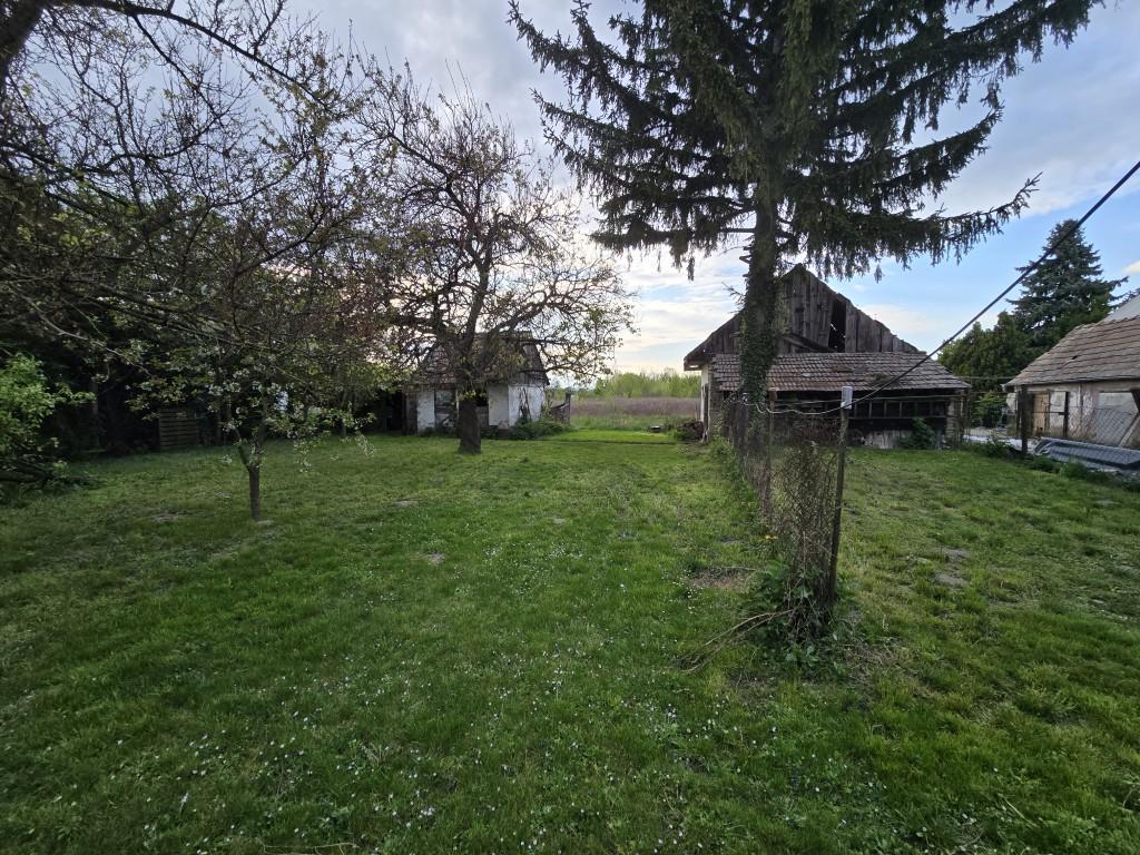 Na predaj: pozemok 2932 m², obec Veľká Paka, časť Čukárska Paka
