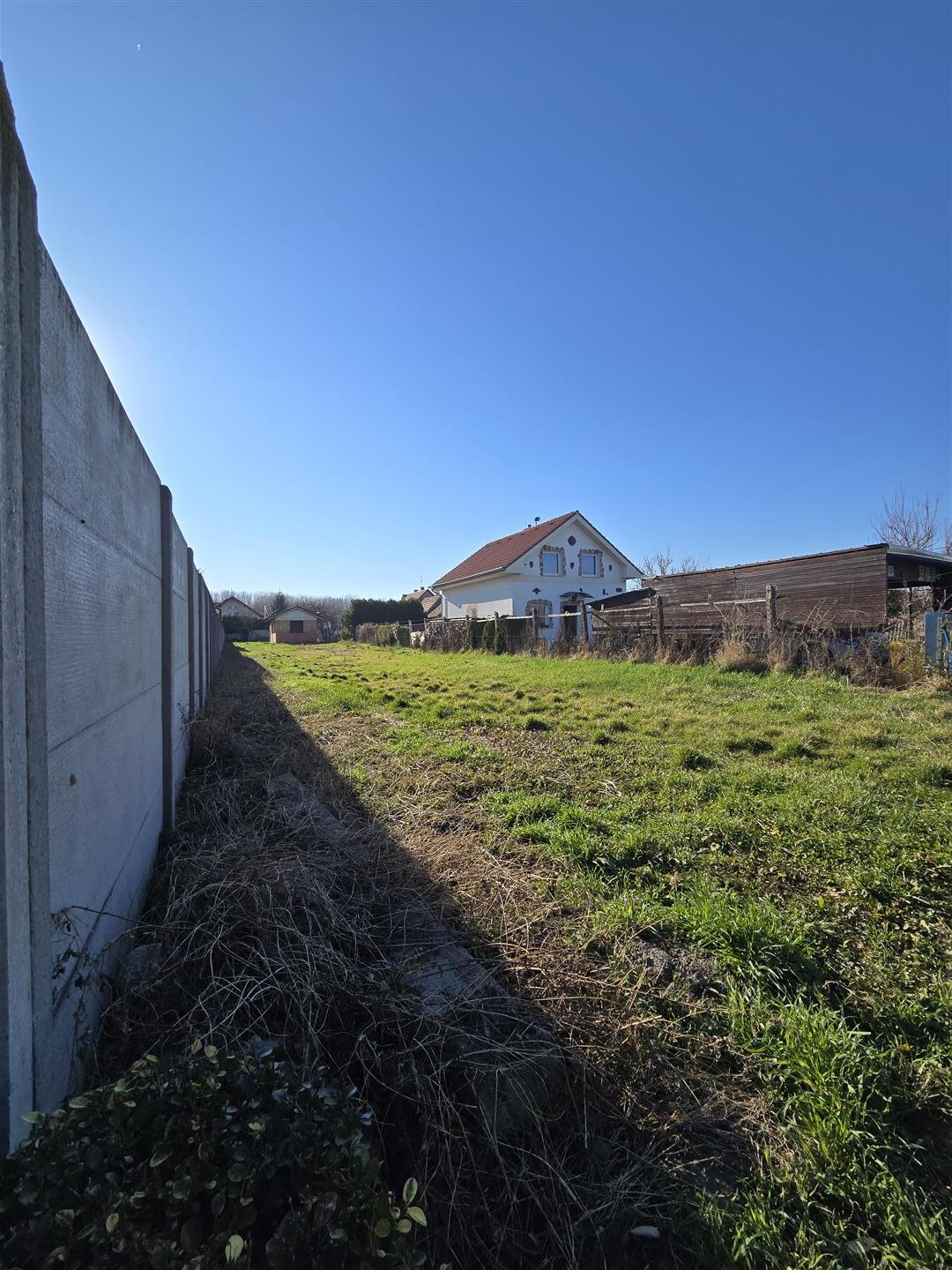 Na predaj pozemok 901 m2, Vojka na d Dunajom